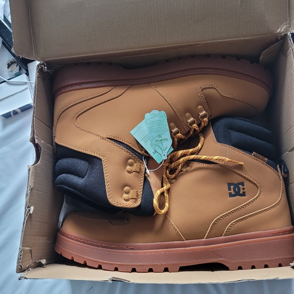 Man's DC Boots - Picture 1 of 9